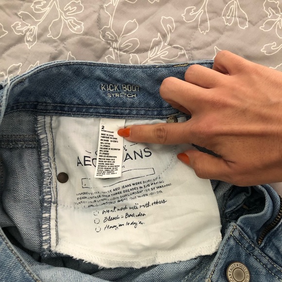 American Eagle Light Wash Jeans - Picture 5 of 6